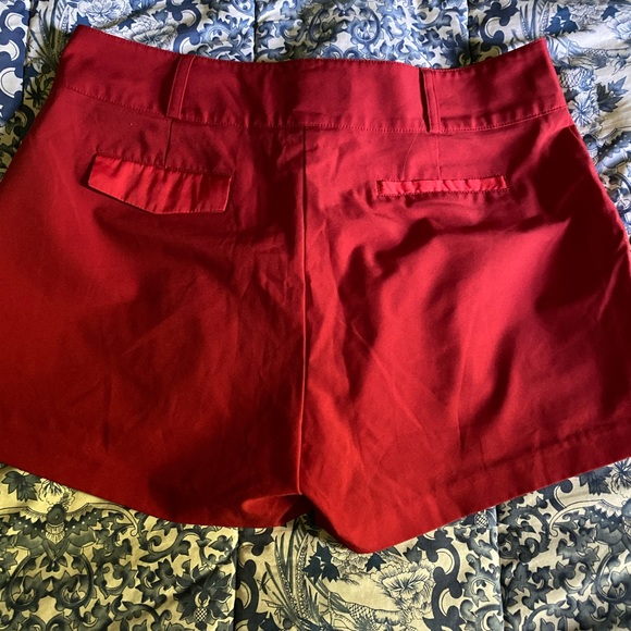 Kardashian Kollection never goes out of Style - Picture 3 of 4